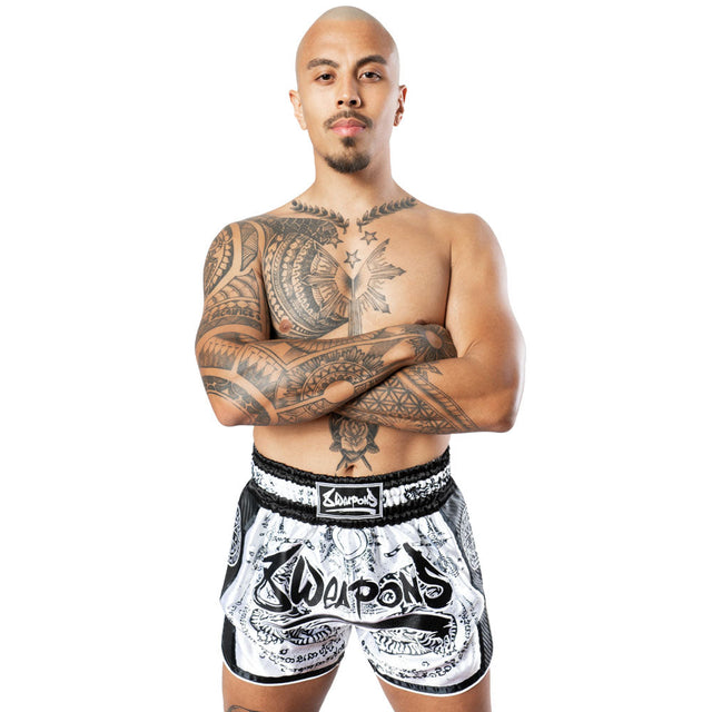 Pantalones de Muay Thai 8 WEAPONS Carbon Sak Yant Tigers – Blanco