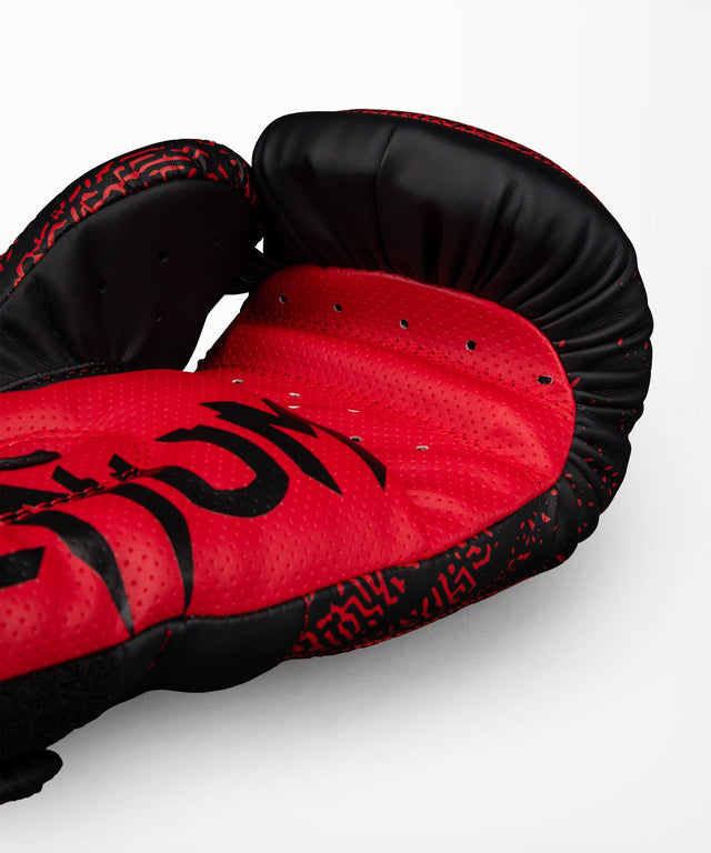 Guantes de boxeo Venum TEKKEN 8 Kazuya – Rojo/Negro – foto 3