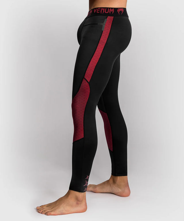 Spats Venum x Assassin's Creed Shadows – Bordeaux/Nero