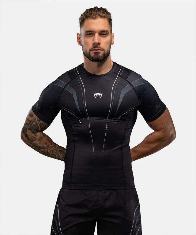 Rashguard Venum Streamline Manga Corta – Negro/Blanco