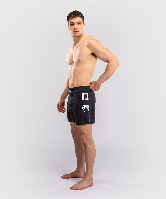 Shorts de MMA Venum Karate Combat – Noir/Gris