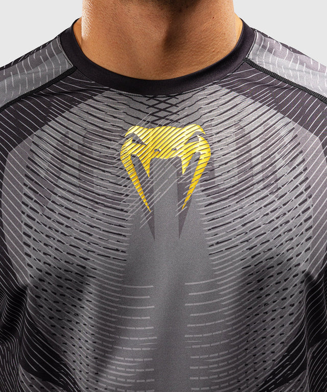 Camiseta Venum Galactic 3.0 – Negro/Oro
