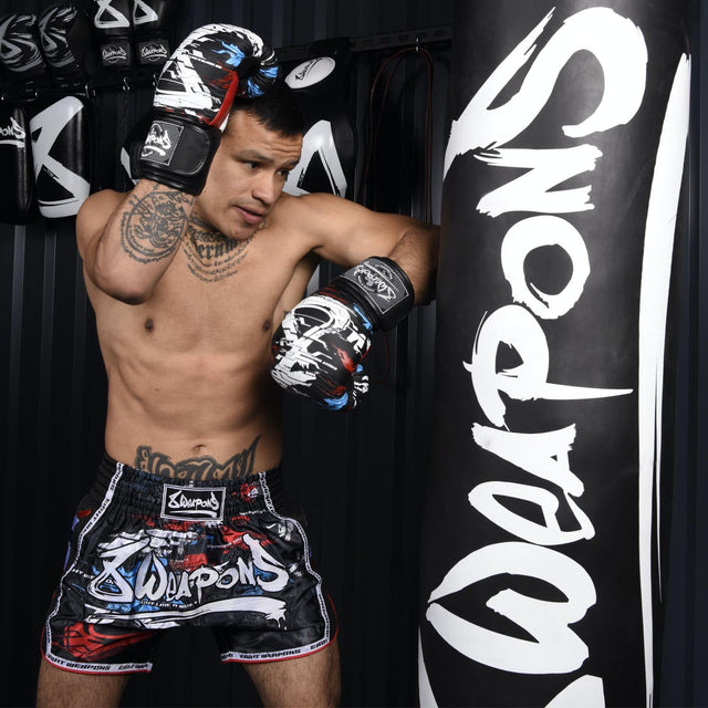 8 WEAPONS Muay-Thai-Shorts Cut Like A Blade 2.0 – Schwarz