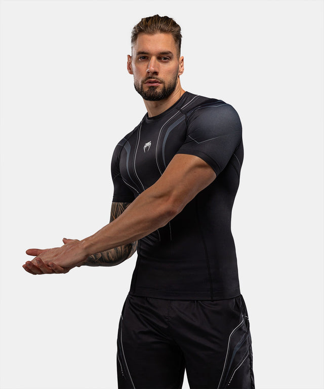 Rashguard Venum Streamline Manga Corta – Negro/Blanco