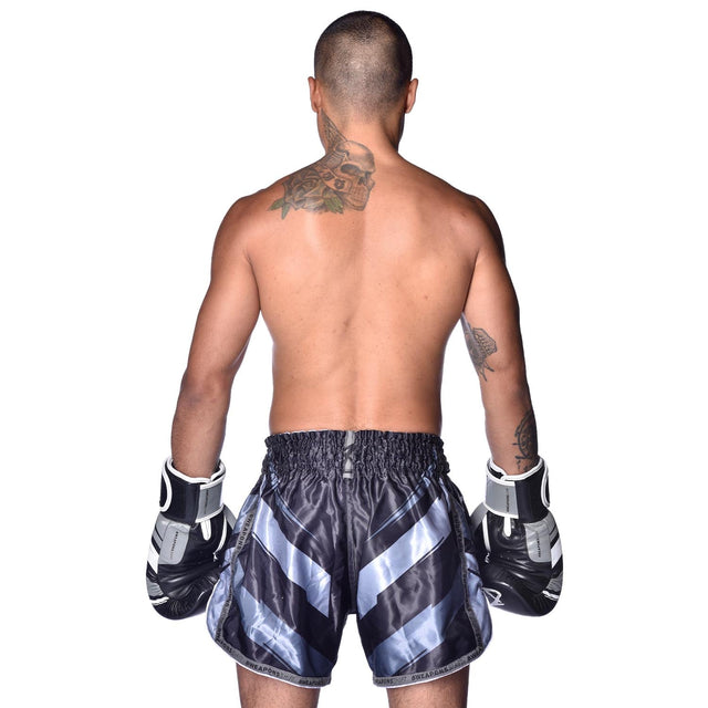 8 WEAPONS Muay Thai Shorts Shift - Zwart Mat