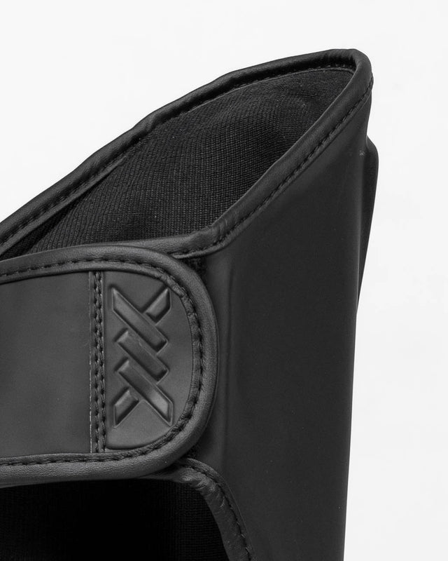 Protège-tibias Caged Spark Enfant – Noir mat