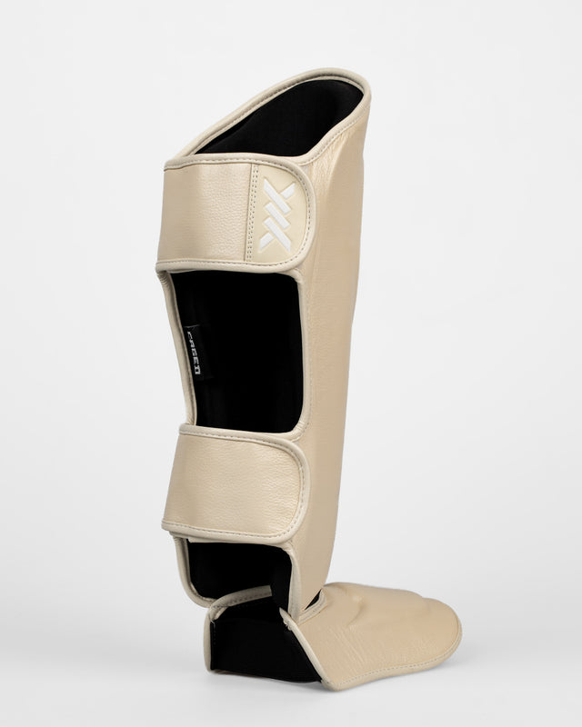 Espinilleras Caged 'X' Series – Blanco Crema