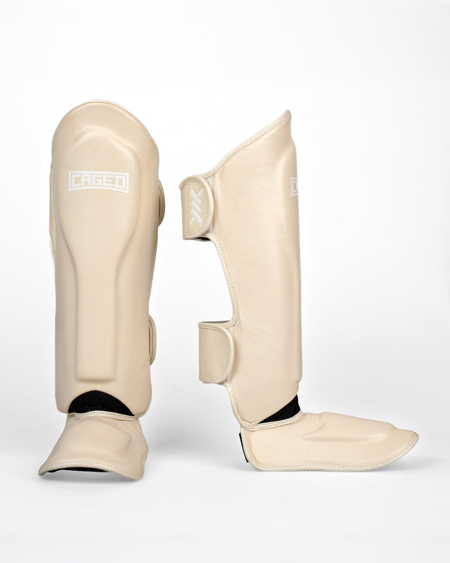 Espinilleras Caged 'X' Series – Blanco Crema