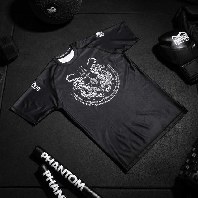 Rashguard Phantom Athletics Sak Yant – Nero/Grigio