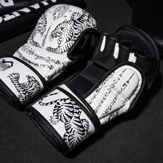 Phantom Athletics MMA-Sparringshandschuhe Muay Thai – Weiß