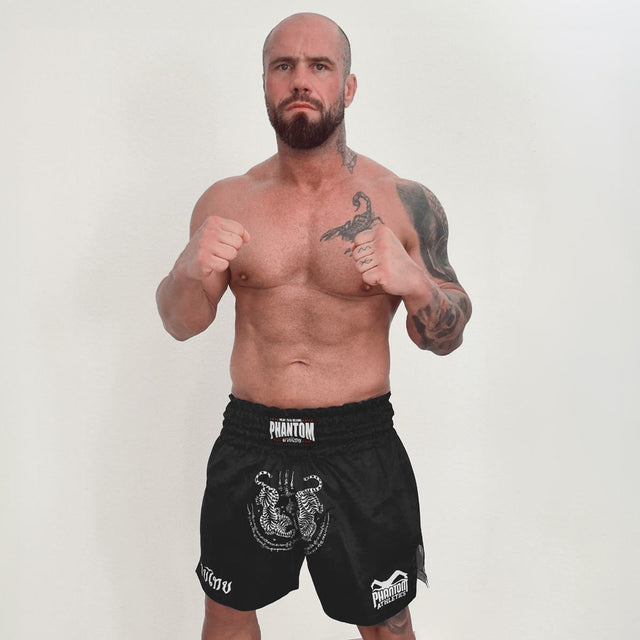 Shorts de Muay Thai Phantom Athletics Sak Yant – Noir