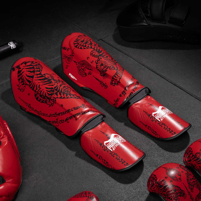 Protège-tibias Phantom Athletics Muay Thai – Rouge