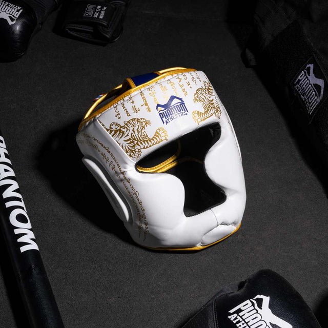 Casco de boxeo Phantom Athletics Muay Thai – Blanco/Oro