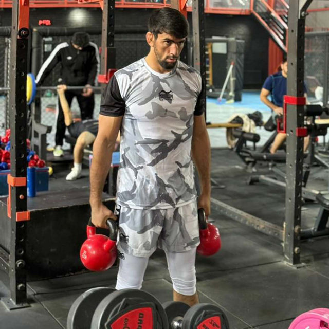 Phantom Athletics Kompressionsshorts APEX 3/4 – Weiß