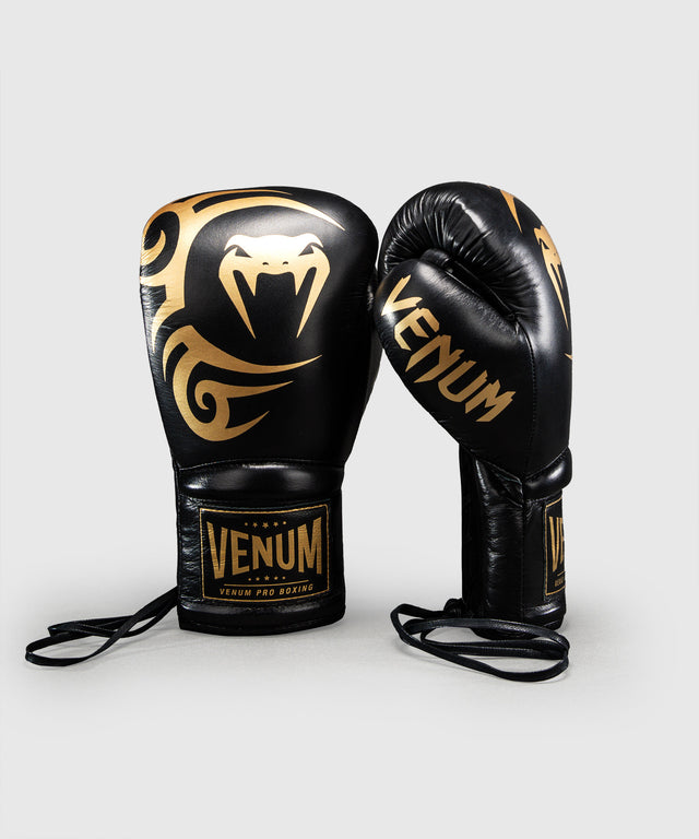 Venum x Mike Tyson Bokshandschoenen Giant 2.0 Pro met vetersluiting - Zwart/Goud