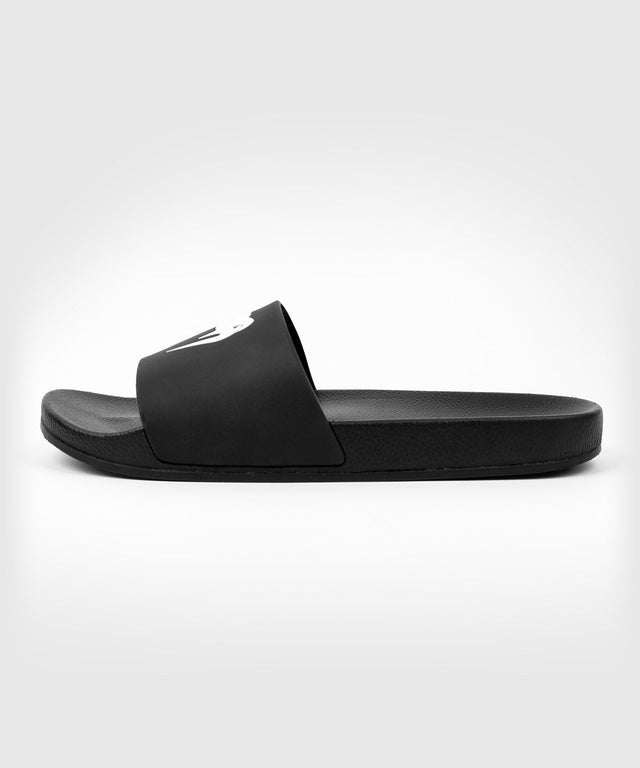 Venum Slippers Classic - Negro/Blanco