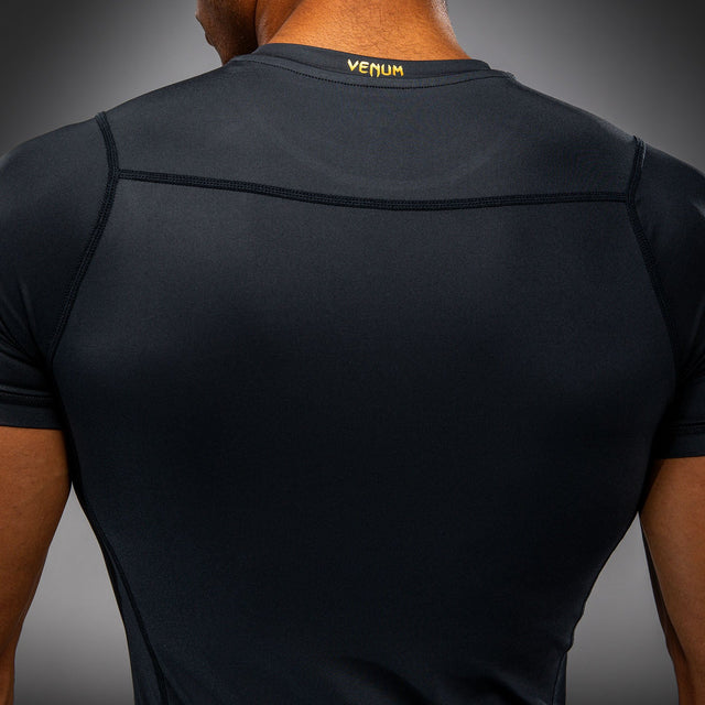 Venum Rashguard Attack Korte Mouwen - Zwart/Goud