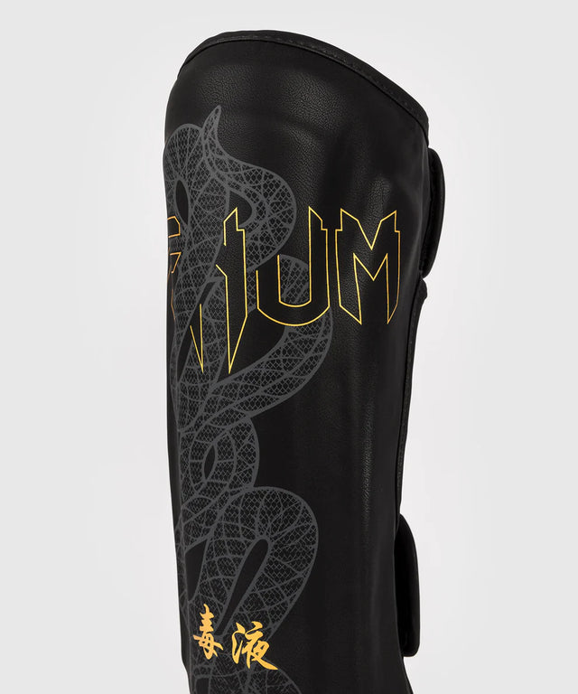 Venum Kickboks Scheenbeschermers Serpenti - Zwart
