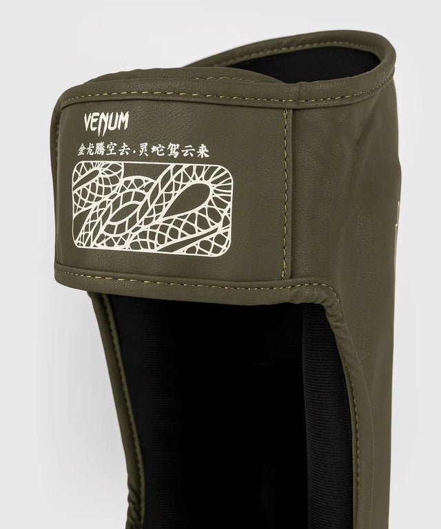 Venum Kickboks Scheenbeschermers Serpenti - Kaki Groen