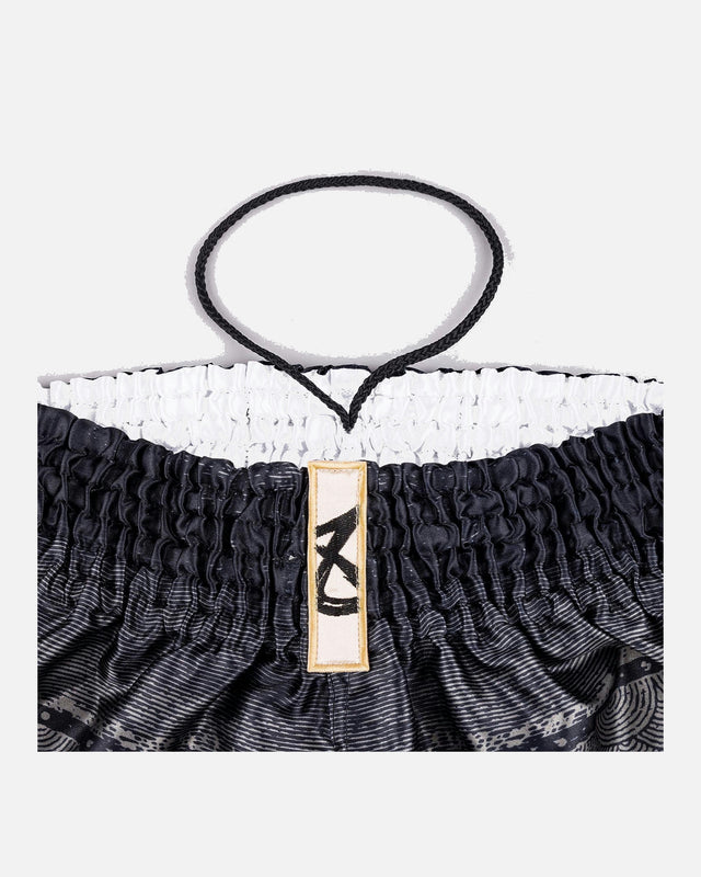 8 WEAPONS Muay-Thai-Shorts Hanuman – Schwarz/Gold
