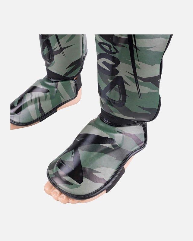 8 WEAPONS Shin guards Unlimited 2.0 – Woodland Camo