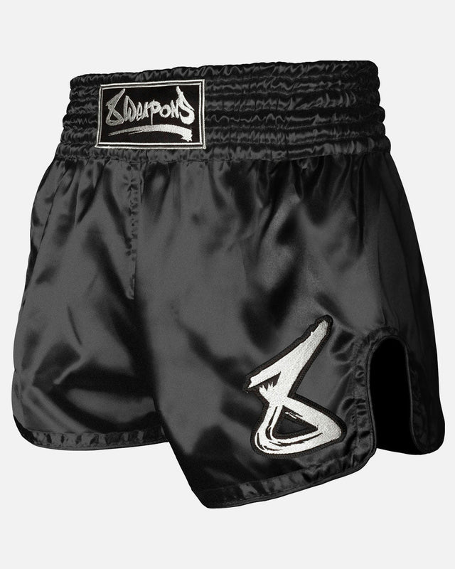 8 WEAPONS Muay Thai Shorts Strike - Sort/Hvid
