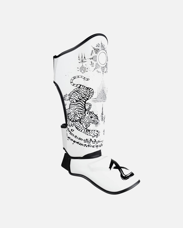 Espinilleras 8 WEAPONS Sak Yant Tigers – Blanco/Negro