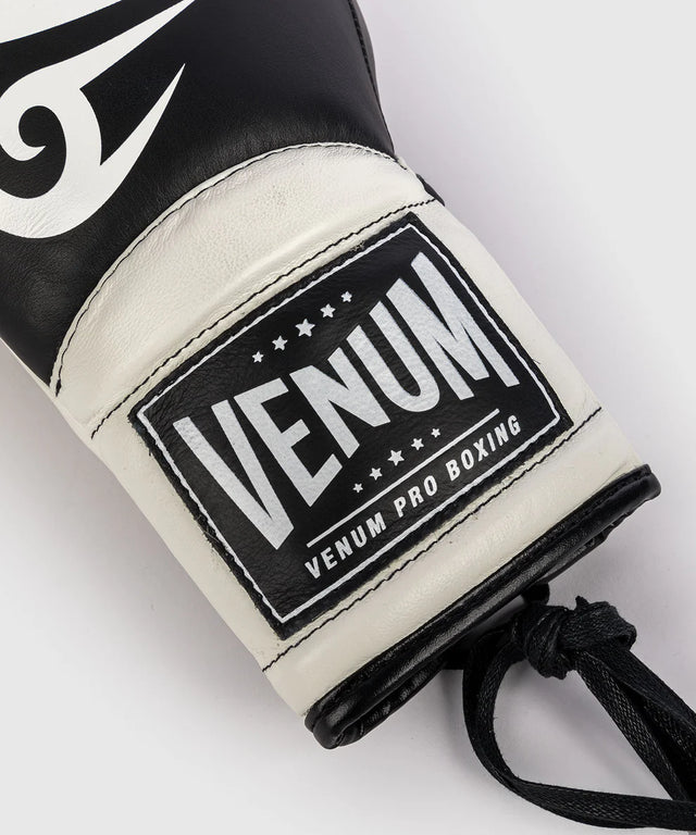 Venum x Mike Tyson Boxhandschuhe Giant 2.0 Pro mit Schnürverschluss – Schwarz/Weiß