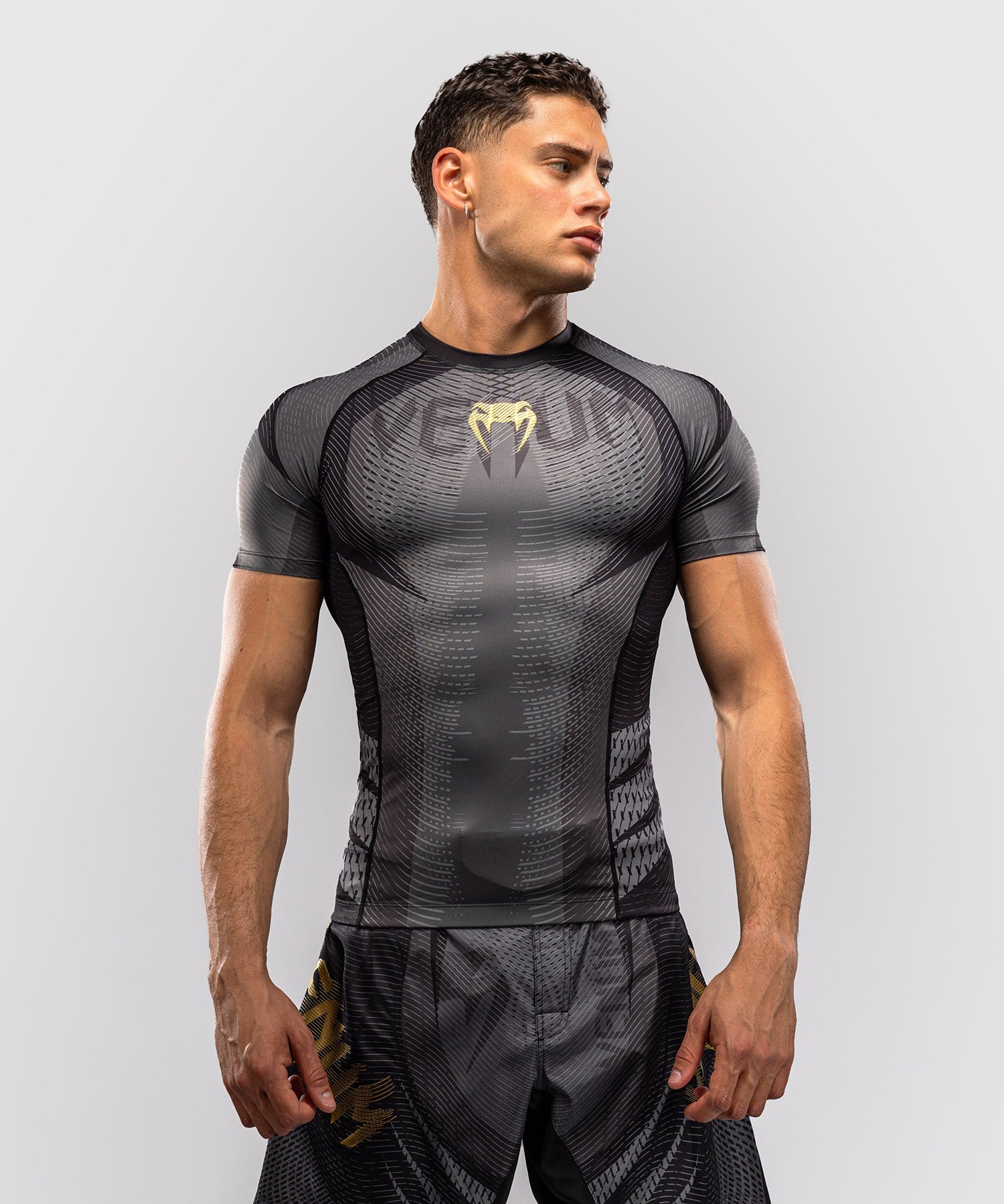 Rashguard Venum Galactic 3.0 Manga Corta – Negro/Oro
