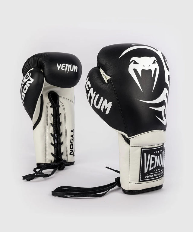 Venum x Mike Tyson Boxhandschuhe Giant 2.0 Pro mit Schnürverschluss – Schwarz/Weiß