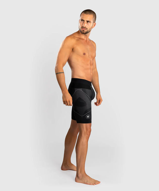Pantaloni scurți de compresie Venum Nexus – Negru
