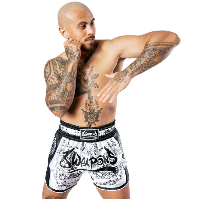 Pantalones de Muay Thai 8 WEAPONS Carbon Sak Yant Tigers – Blanco