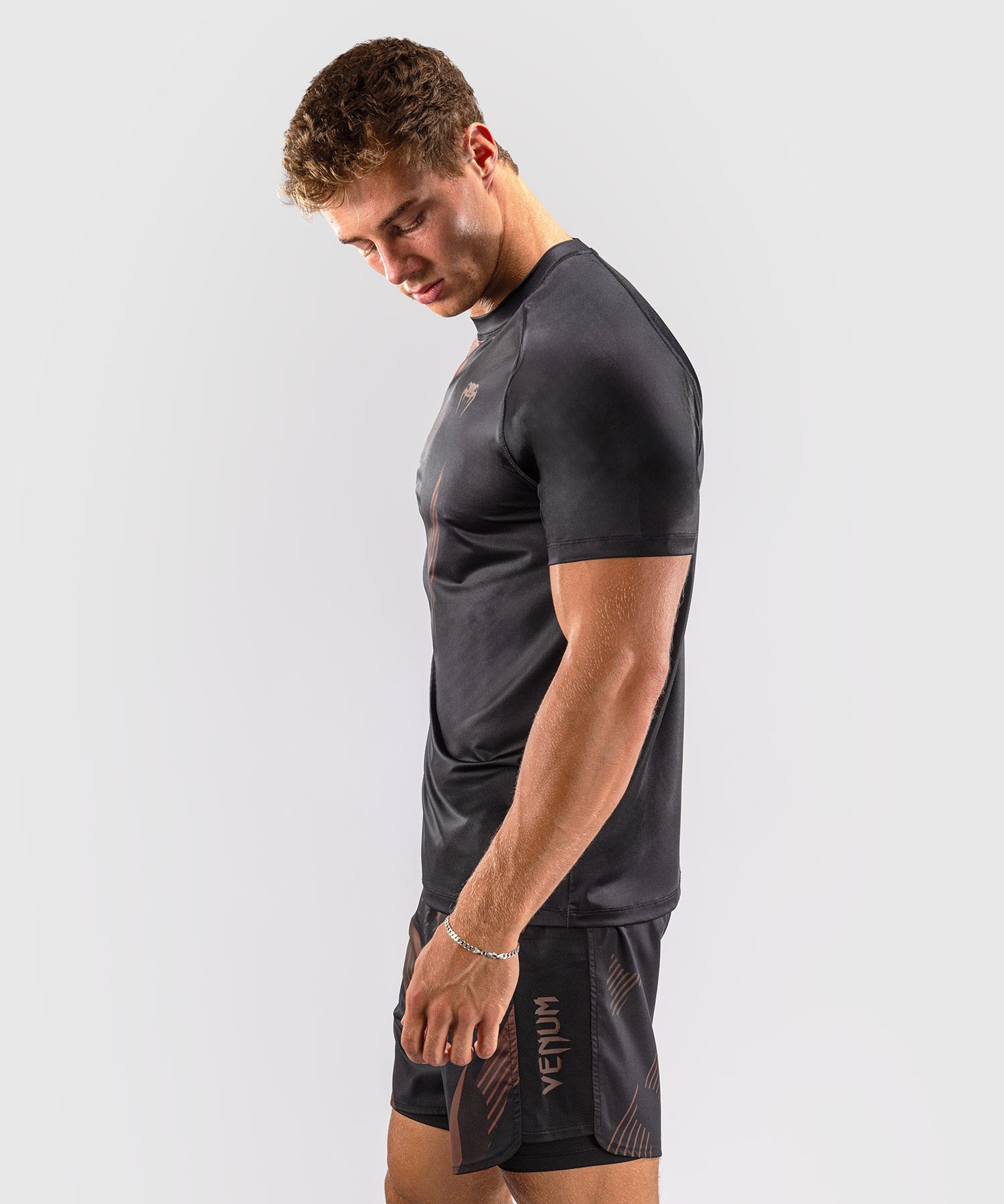Camiseta Venum No-Gi 6.0 – Negro/Marrón
