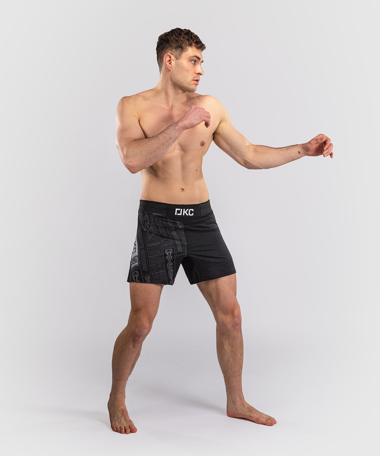 Shorts de MMA Venum Karate Combat – Noir/Gris