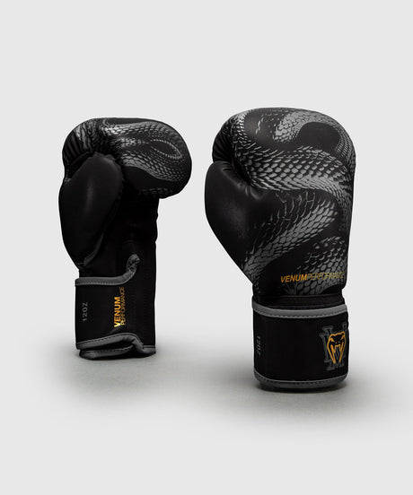 Guantoni da boxe Venum Matupa – Nero/Grigio/Oro - vista frontale