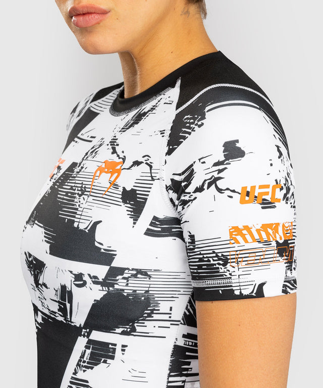 Rashguard de UFC Venum Zenith para mujer – Blanco