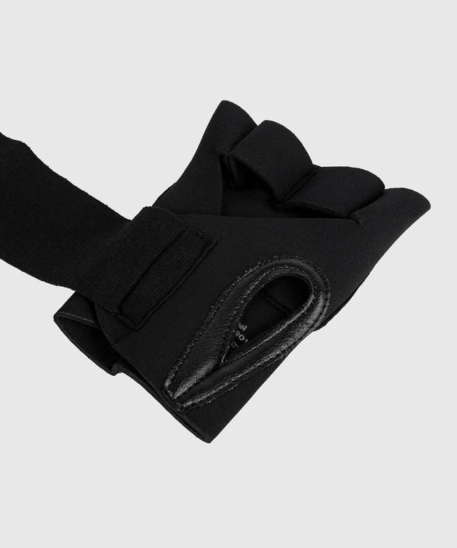 Venum Innenhandschuhe Kontact – Schwarz/Silber