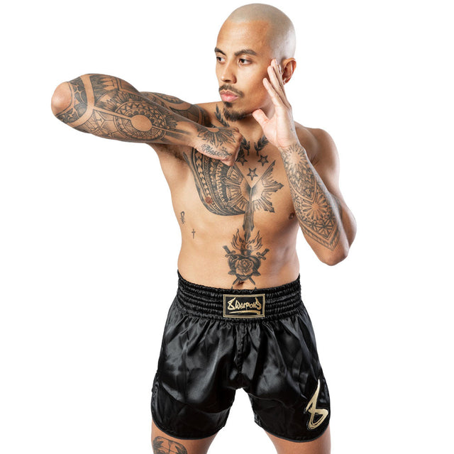 Pantalones de Muay Thai 8 WEAPONS Strike – Negro/Oro