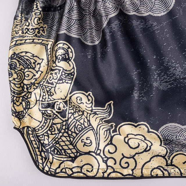 8 WEAPONS Muay-Thai-Shorts Hanuman – Schwarz/Gold