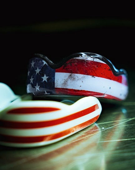 Protège-dents Damage Control High Impact Series USA Flag – Rouge/Blanc/Bleu