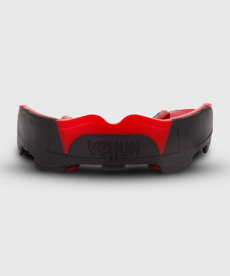 Protector bucal Venum Predator – Negro/Rojo