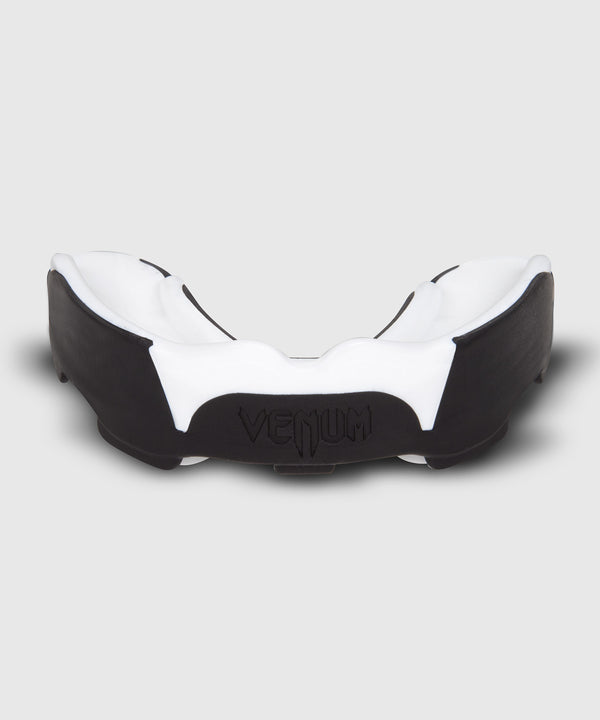 Protector bucal Venum Predator – Negro/Blanco