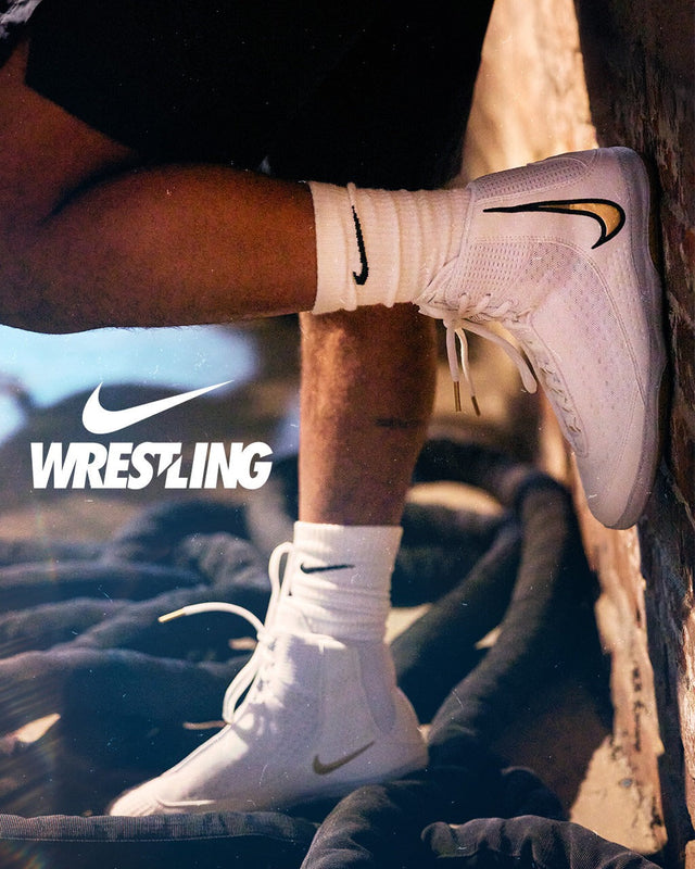 Chaussures de lutte Nike Inflict 4 – Blanc/Or