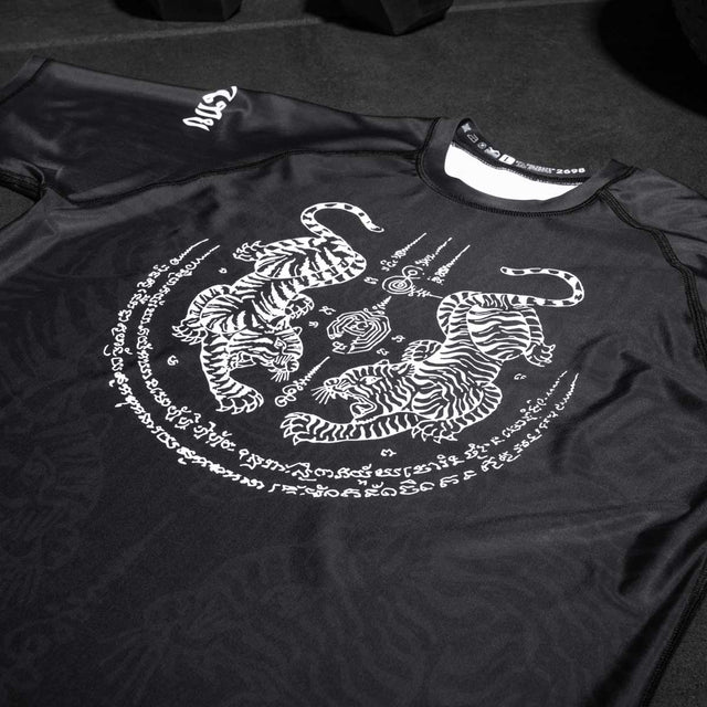 Rashguard Phantom Athletics Sak Yant – Nero/Grigio