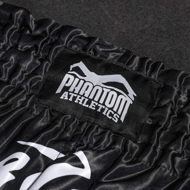 Spodenki Muay Thai Phantom Athletics Sak Yant – Czarne