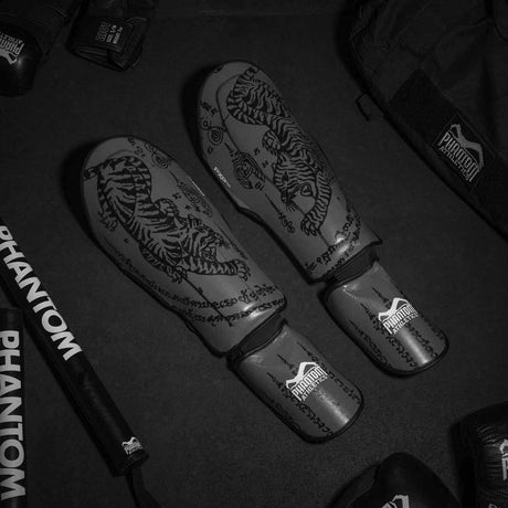 Phantom Athletics Skinnebensbeskyttere Muay Thai – Grå