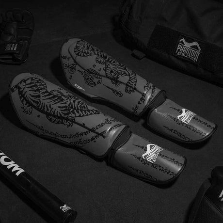 Phantom Athletics Skinnebensbeskyttere Muay Thai – Grå