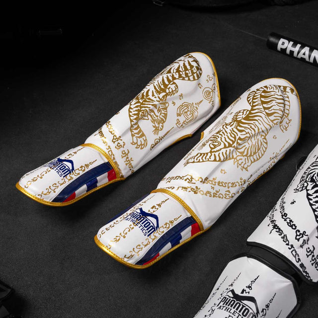 Protège-tibias Phantom Athletics Muay Thai – Blanc/Or