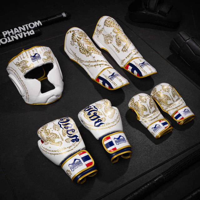 Casco de boxeo Phantom Athletics Muay Thai – Blanco/Oro