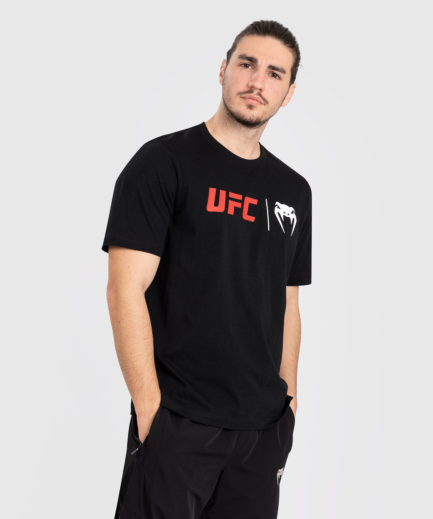 Camiseta Venum UFC Classic – Negro/Rojo